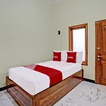 Oyo Life 92043 Kost Barokah Syariah Madiun