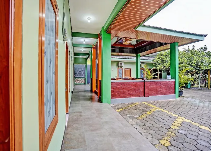 Oyo Life 92043 Kost Barokah Syariah Madiun