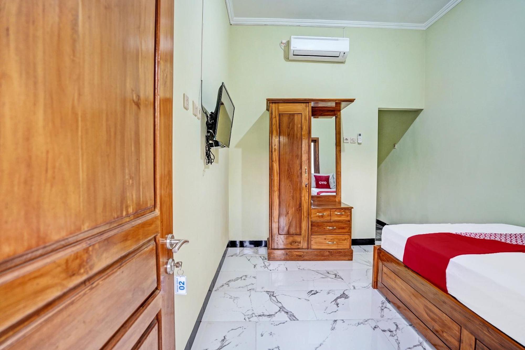 Oyo Life 92043 Kost Barokah Syariah Hotel Madiun