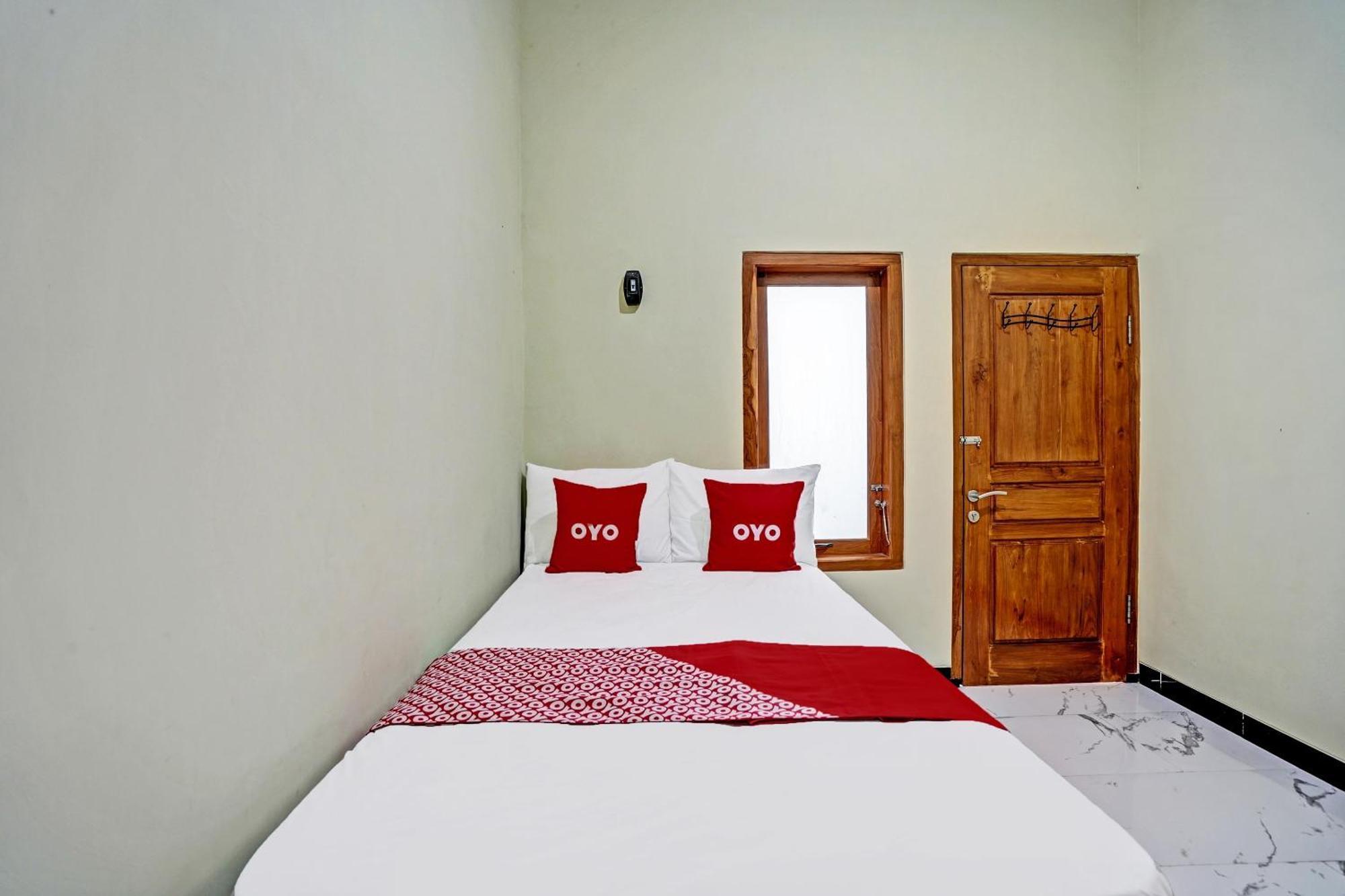 Oyo Life 92043 Kost Barokah Syariah 2* Madiun