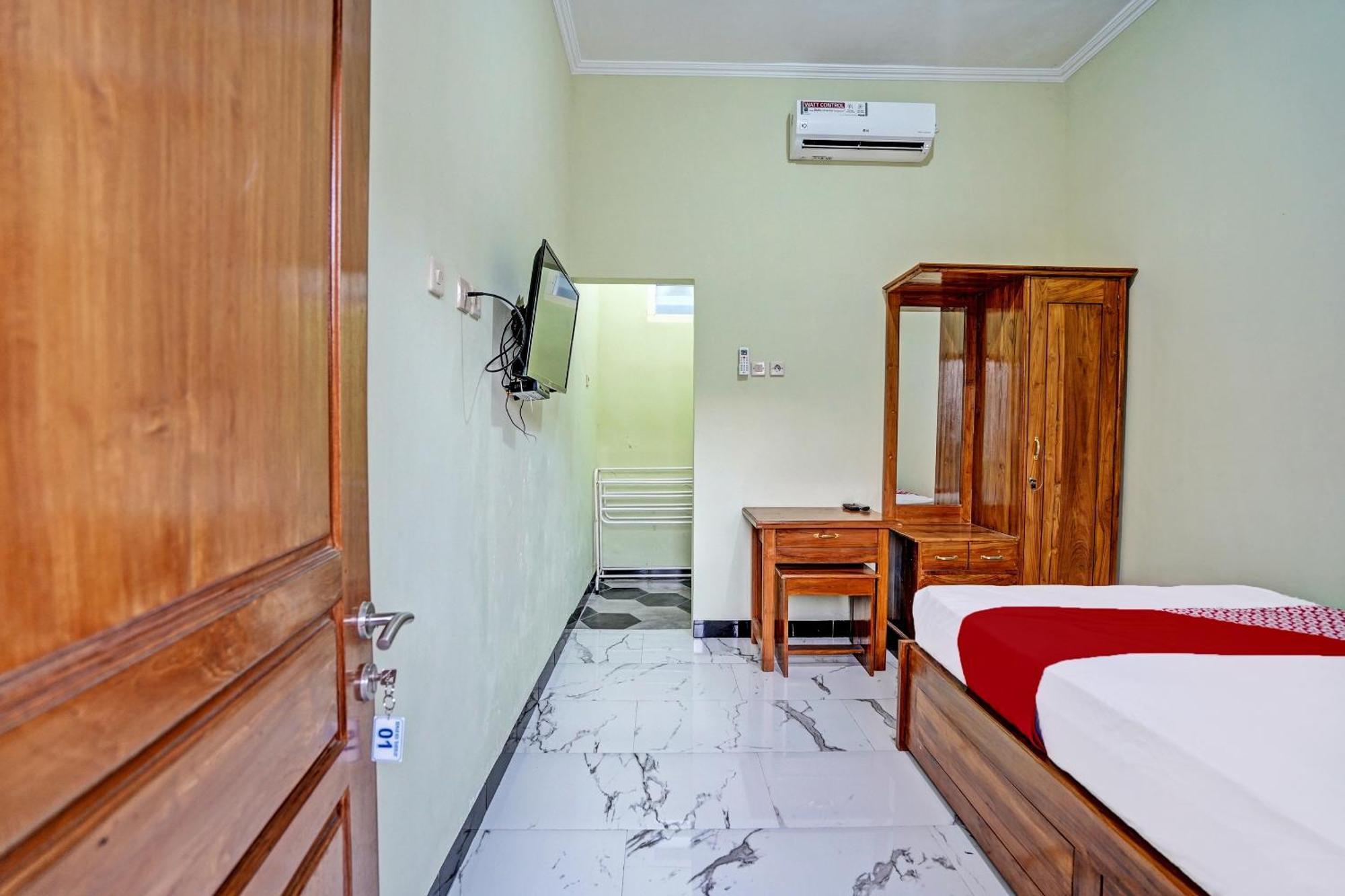 Oyo Life 92043 Kost Barokah Syariah Hotel 2*