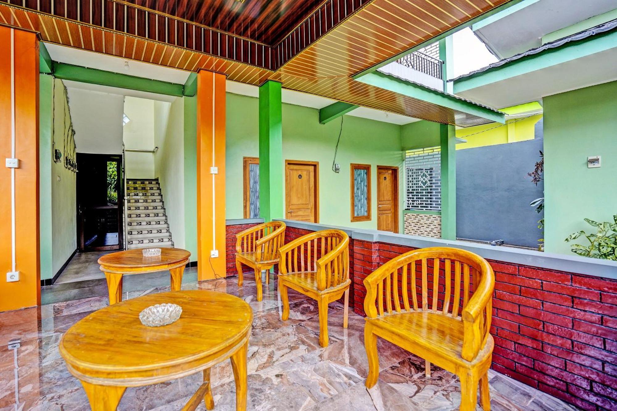 Hotel Oyo Life 92043 Kost Barokah Syariah Madiun