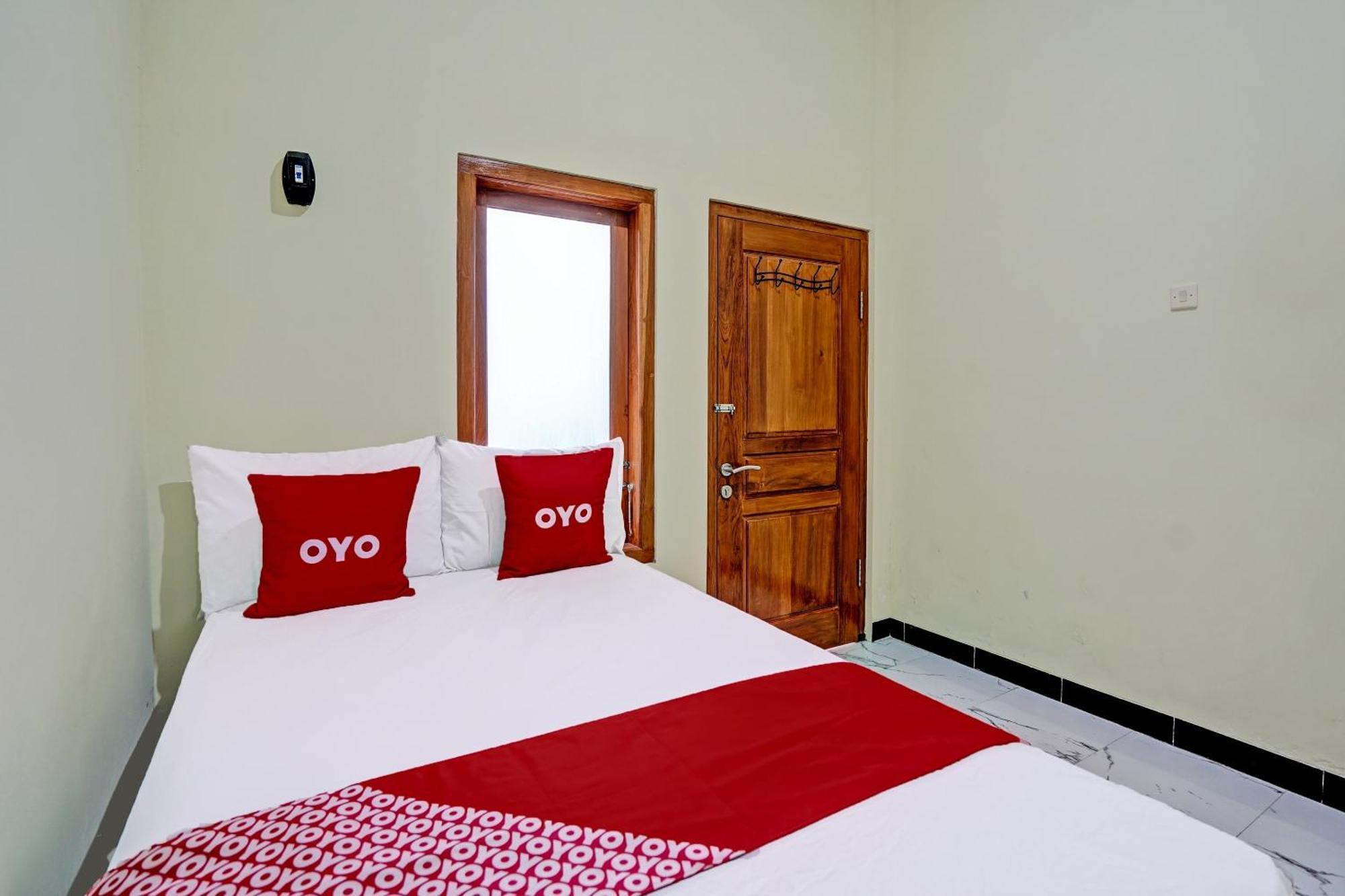 Oyo Life 92043 Kost Barokah Syariah Madiun